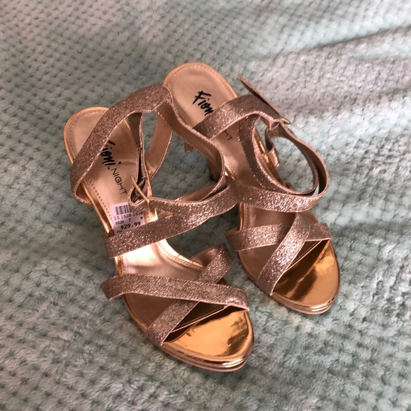 Gold heels - Picture 1 of 5